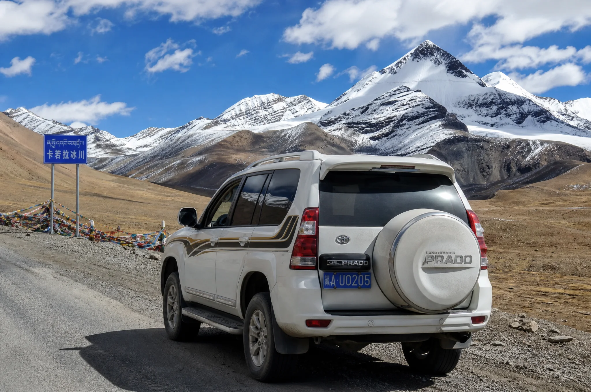 Private vehicle on the Tibetan plateau.