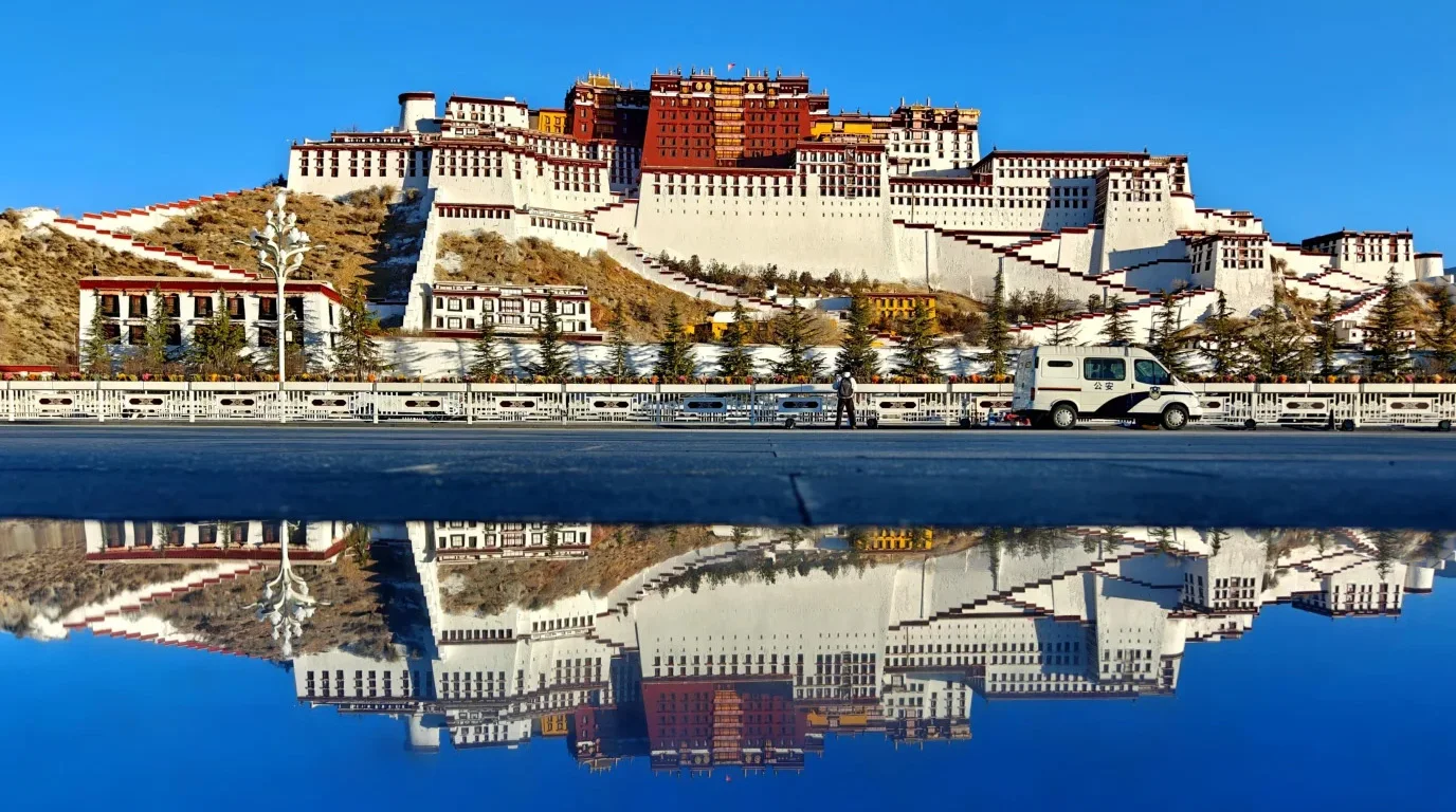 What are the must-visit attractions in Lhasa?